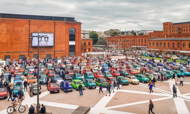 Parking. Screen: Moto News