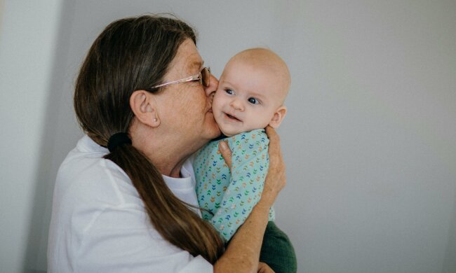 Z życia wzięte. "Córka uważa, że jako babcia mam obowiązek zajmować się wnukiem": Ja nie mam już na to siły