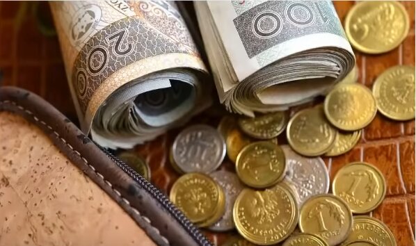 Dobra informacja dla seniorów. Mogą liczyć nawet na 10 tysięcy złotych. Co trzeba zrobić, żeby je otrzymać