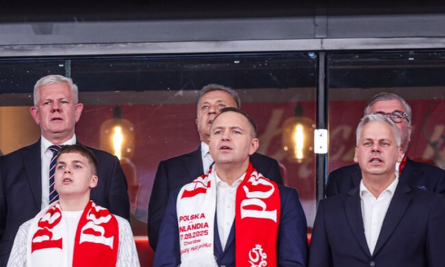Karol Nawrocki na meczu polskiej kadry/Instagram @Łączy nad piłka