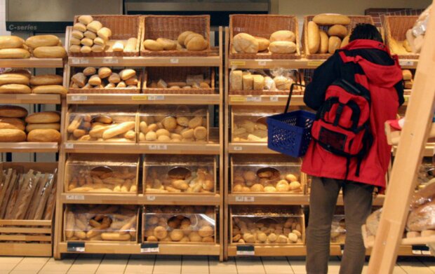 Polacy obawiają się kupowania pieczywa "luzem". GIS wydał oświadczenie