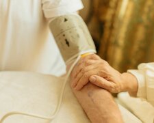 Z życia wzięte. "Wypisali mnie ze szpitala i kazali dzieciom się mną zająć": To, co usłyszałam później, złamało mi serce