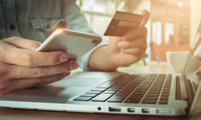 Bank "zgubił" duży przelew swojego klienta. Pieniądze zniknęły, a bankowcy umywają ręce