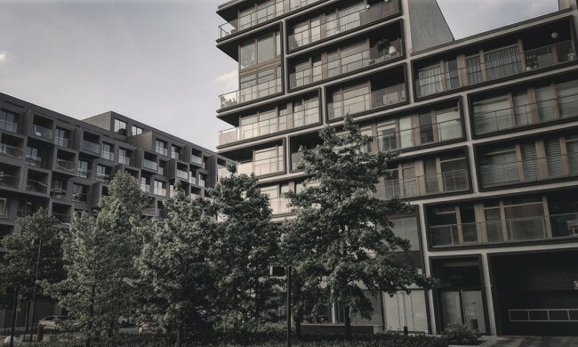 Nie ma co liczyć na obniżenie cen mieszkań. Eksperci: będzie coraz trudniej i może być drożej