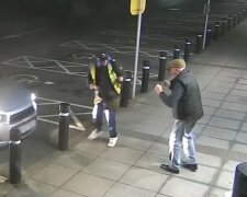 Mężczyzna broni się przed złodziejem/YT @Wales Online
