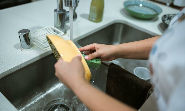 Z życia wzięte. "Przyjaciółka nie zmywała naczyń przez tydzień": Zaskoczyło mnie to tak, że nie mogłam milczeć