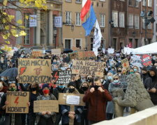 Strajk Kobiet w Gdańsku trwa. Do protestujących dołączają rowerzyści