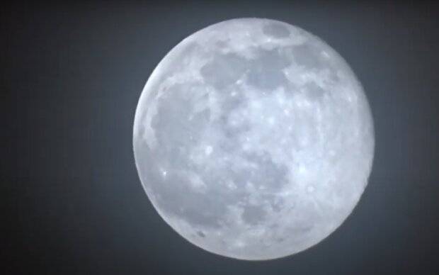 Księżyc w pełni/YouTube @Mazur 23