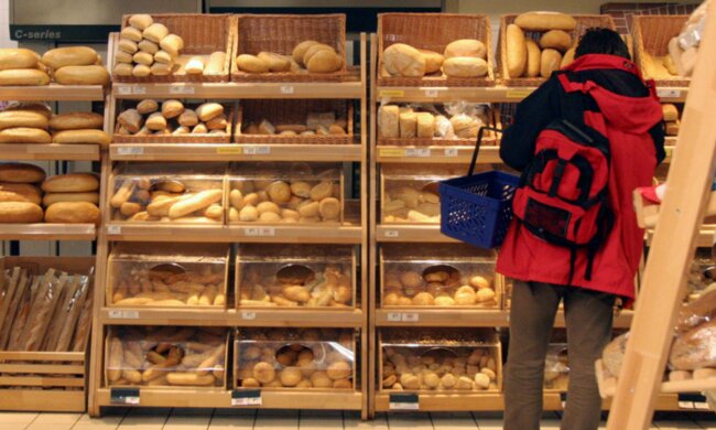 Polacy obawiają się kupowania pieczywa "luzem". GIS wydał oświadczenie