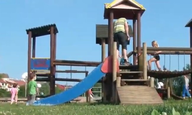 Plac zabaw. Źródło: Youtube