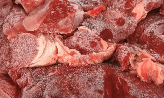 Rozmrażanie mięsa bywa kłopotliwe!/screen Pixabay