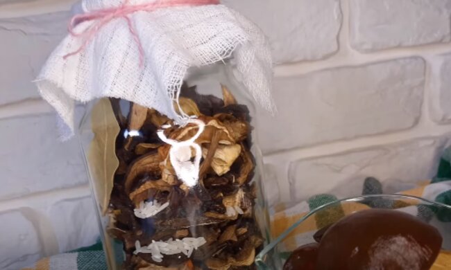 Suszenie grzybów/YouTube @Smak fantazji