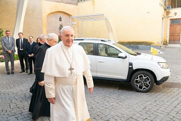 Wiadomo, ile zarabia papież Franciszek, źródło: Moto.pl