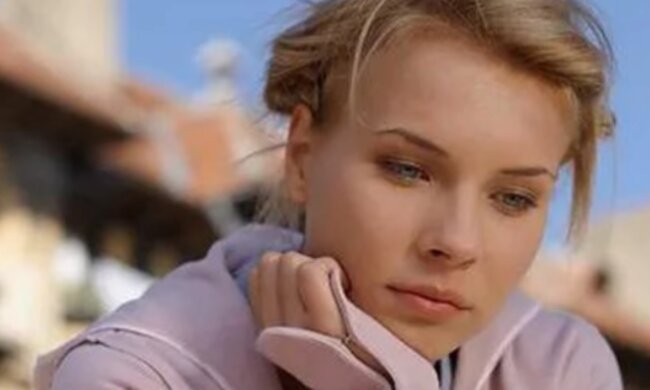 Kobieta/YouTube @Ploteczki