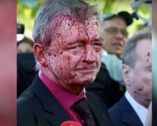 Rosyjski ambasador oblany w Warszawie czerwoną farbą / YouTube: naTemat.pl