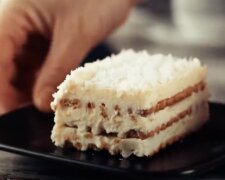 Ciasto bez pieczenia. Screen: YouTube/Smaczny.tv