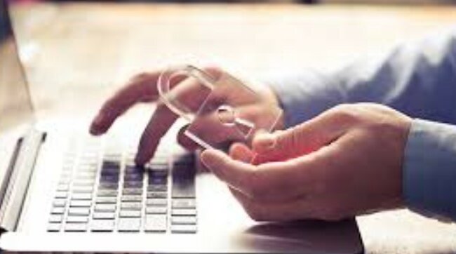 Ważna wiadomość dla użytkowników smartfonów. Jednym ruchem palca można stracić wszystkie pieniądze z konta