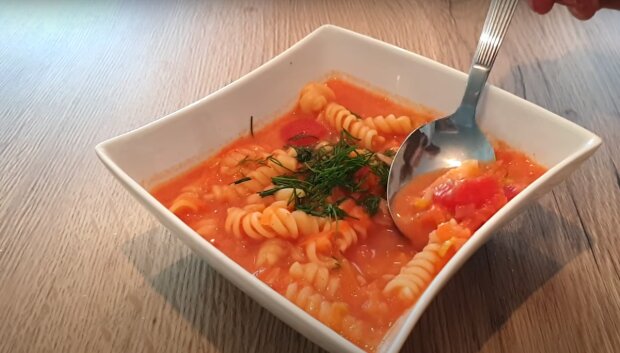Zupa pomidorowa/YouTube @Sprint Cooking