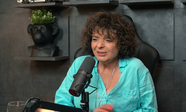 Katarzyna Grochola, screen Youtube @zurnalistapl