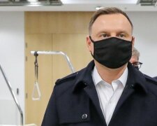 Andrzej Duda udał się na miejsca ostatniego spoczynku swoich bliskich. Kogo pod osłoną nocy odwiedził Prezydent