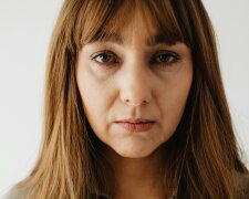 "Nie miałam pieniędzy nawet na bułki dla dzieci, a mój mąż wydawał fortunę za moimi plecami. Gdy odkryłam prawdę, kazałam mu się wynosić