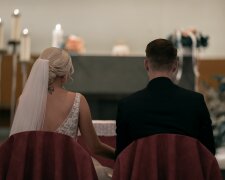 Z życia wzięte. "Rodzice nie przyszli na mój ślub, bo wybrałam niesłyszącego mężczyznę": Ich słowa złamały mi serce