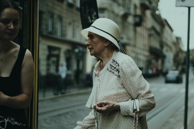 Z życia wzięte. Dzieci przekonywały mnie, żebym założyła wspólne konto z córką. Dopiero w aptece odkryłam, że zostałam bez pieniędzy
