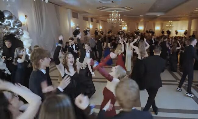 studniówka, screen Youtube  @pikason