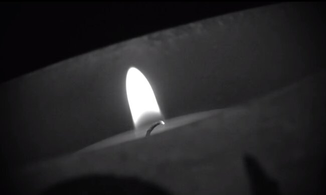 Płonąca świeca/YouTube @ chopsuey emce