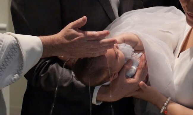 Chrzest/YouTube @Archdiocese of Brisbane