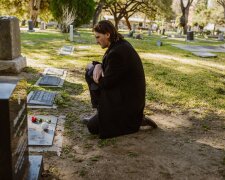 Z życia wzięte. "Gdy odeszła moja żona, zniknąłem z życia córek": Łatwiej było wysyłać kasę, niż mierzyć się z własnym żalem