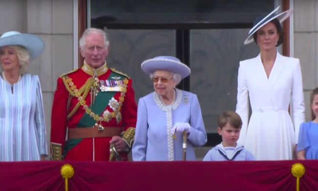 Królowa Elżbieta II z rodziną / YouTube:   11Alive