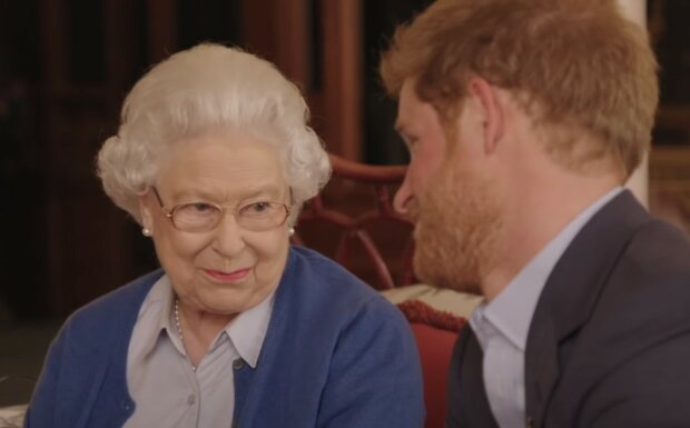 Królowa Elżbieta II, książę Harry/screen YouTube