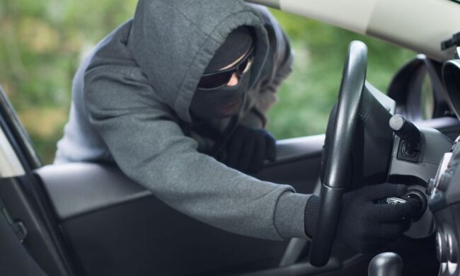 Pułapka, w którą wpadają kierowcy. Jak złodzieje aut oszukują właścicieli