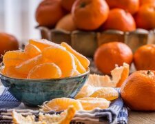 Polacy uwielbiają mandarynki, ale nie wiedzą jak je jeść. Ten błąd może nas kosztować dużo zdrowia