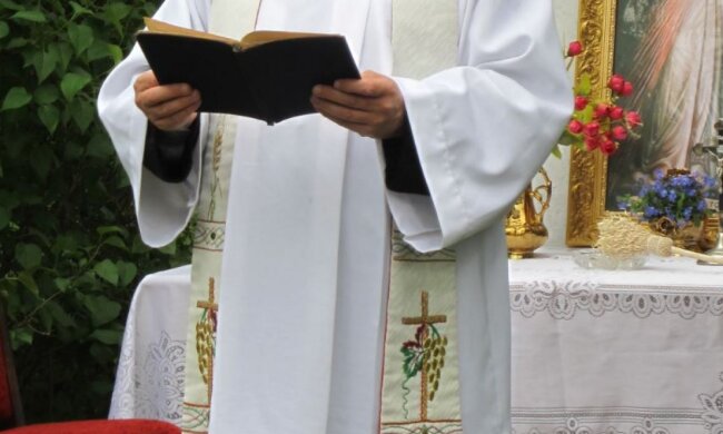 Wikary pod wpływem usiłował odprawić ostatnie pożegnanie. Rodzina musiała wezwać policję