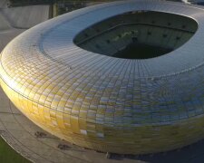 Gdańsk: stadion świeci ostatnio bardziej niż zwykle. Zarządzający wyjaśniają zjawisko zaciekawionym mieszkańcom