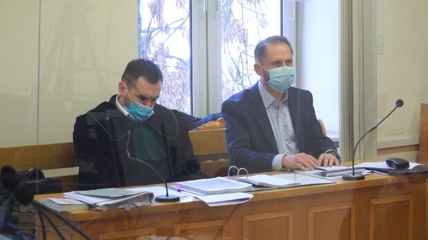 Kamil Durczok w sądzie. Źródło: Youtube TELEWIZJA PIOTRKÓW