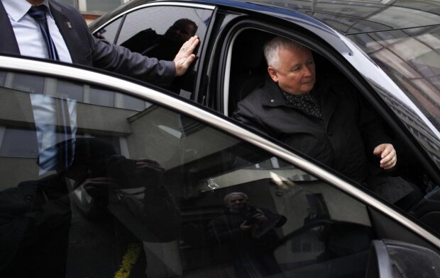 Kaczyński ma własny samochód, nie posiadając nawet prawa jazdy? Oświadczenie majątkowe wszystko wyjaśnia