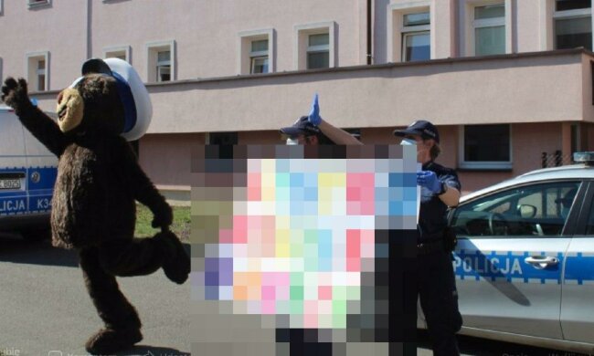 Policjanci wpadli na wspaniały pomysł. Dzięki nim na twarzach maluchów znów pojawił się uśmiech