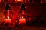 Zrób to ze zniczem przed zapaleniem. Będzie palił się dłużej, a ty zaoszczędzisz pieniądze