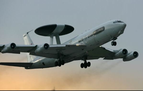 Myśliwiec AWACS. Źródło: wiadomosci.wp.pl