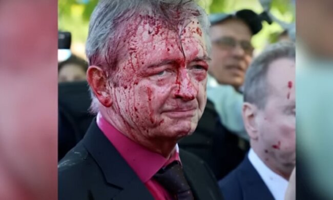 Rosyjski ambasador oblany w Warszawie czerwoną farbą / YouTube: naTemat.pl