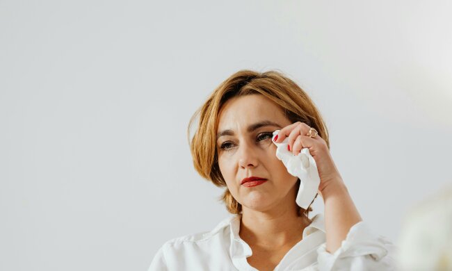 Z życia wzięte. "Kupiłam rodzinie dom za pieniądze zarobione na emigracji": Mąż oznajmił, że dzieci mają już nową mamę