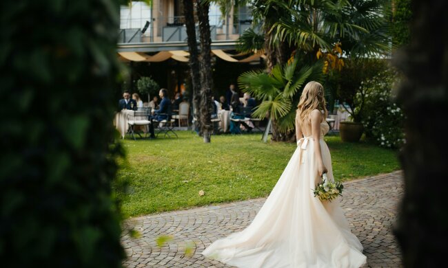 Z życia wzięte. "Zmusiłam go, by stanął ze mną przed ołtarzem": Wesele skończyło się bójką i szybkim rozwodem