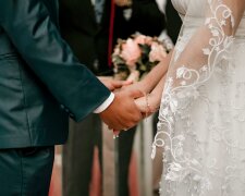 Z życia wzięte. "Dałam córce 50 tysięcy na wesele, a sama nie dostałam nawet zaproszenia": Zrobiła ze mnie pośmiewisko i wyrzuciła z własnego życia