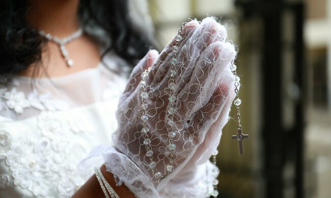 Z życia wzięte. "Zostałam złą chrzestną, bo na komunię dałam tylko 250 zł": Rodzina liczyła na grubą kopertę, a ja oddałam wszystko, co miałam
