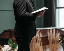 Ta rana może pojawić się pod koniec życia. Rodziny często mylą ją z odleżyną