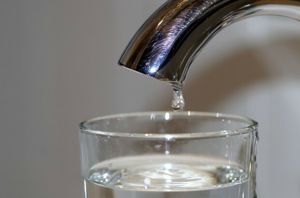 Jak wykorzystywać wodę pitną wiele razy?/screen Pixabay