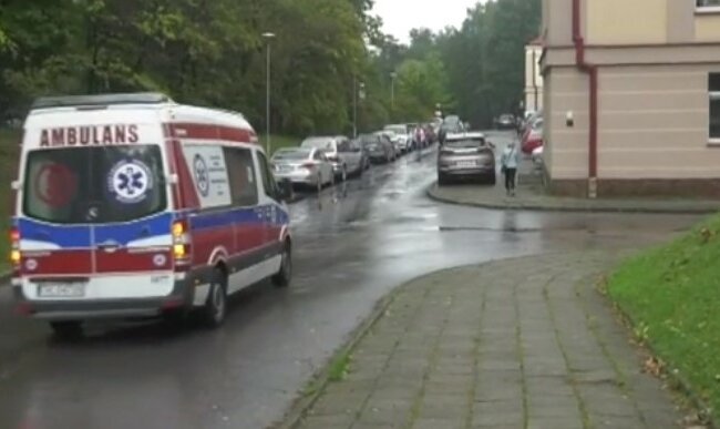 16-latka z problemami kardiologicznymi nieprzyjęta do szpitala w trzech miastach w Polsce. Media donoszą o 6 godzinach poszukiwań wolnego miejsca